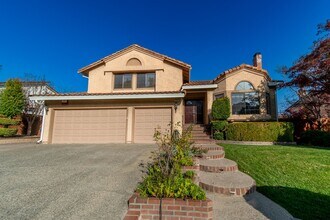 Building Photo - 2741 Seminole Dr