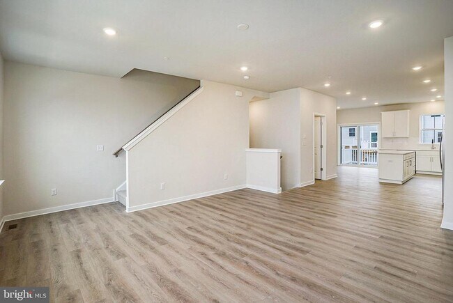 Foto del edificio - 708 Platinum Dr