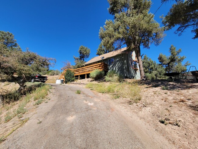 Building Photo - 1317 Leisure Ln