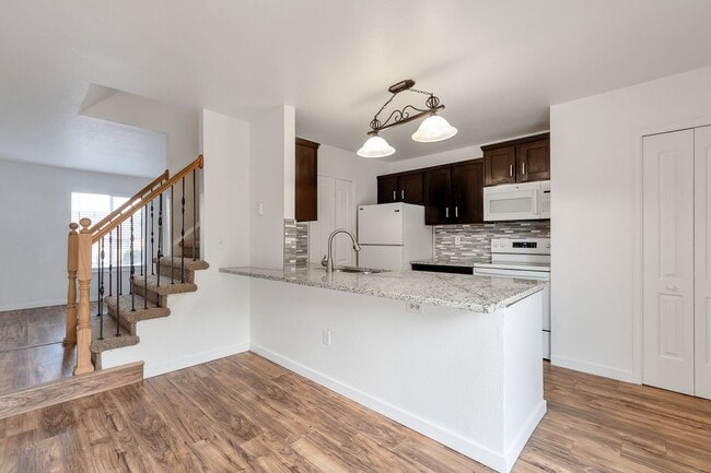 2 Bedroom Duplex with Updates, Large Fence... - 2 Bedroom Duplex with Updates, Large Fence... House