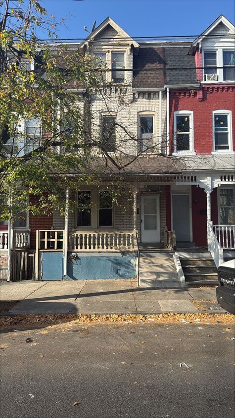 Primary Photo - 5 Bedroom Row House Ready For You To Make ...