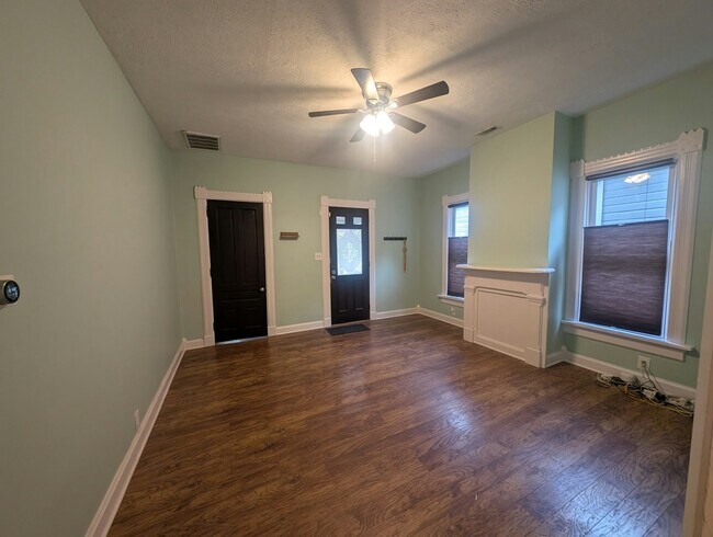 Building Photo - 48 Clover St