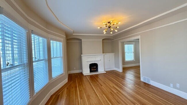 Building Photo - Marina Living: Renovated 2BR/1BA, Steps fr...