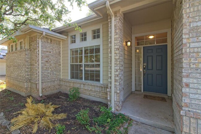 Building Photo - 610 Palo Alto Ln