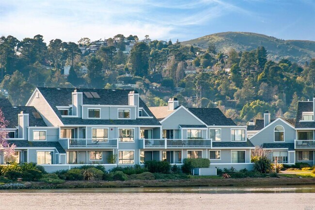 Building Photo - 6059 Shelter Bay Ave