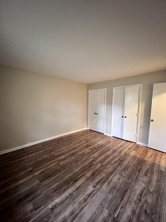 Foto del edificio - 8326 Summerglen Cir