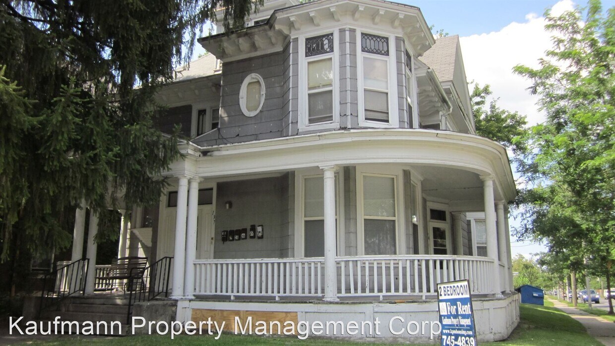 Primary Photo - 137 E Dewald St
