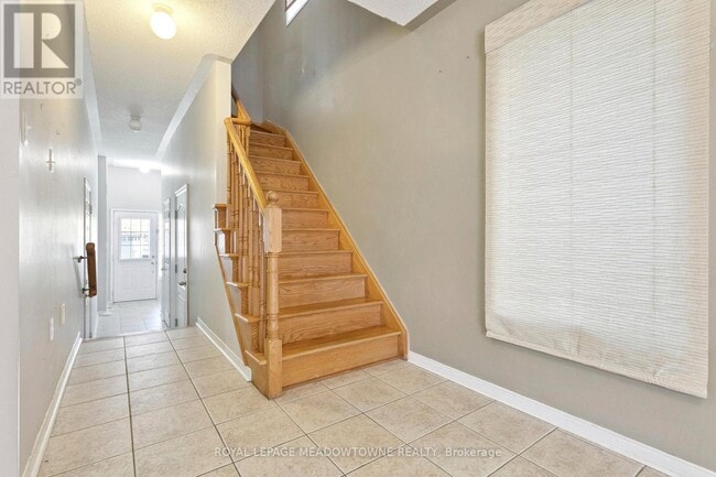Building Photo - 132 Crystalview Crescent