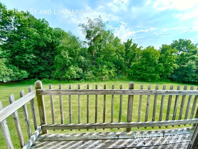 Foto del edificio - 92 E High St