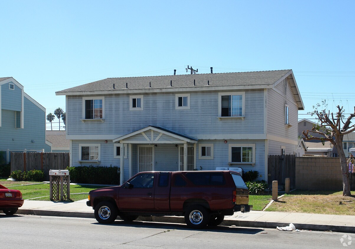 Building Photo - 5205-5207 Saviers Rd