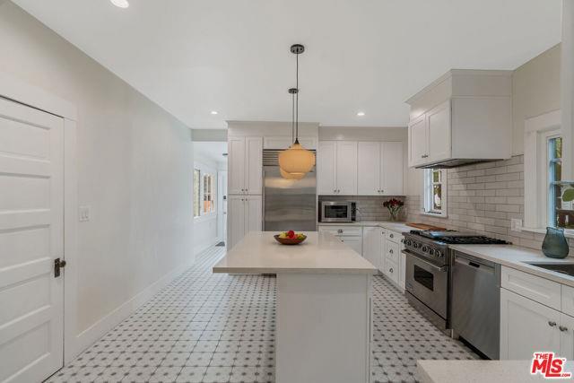 Building Photo - 655 S Hudson Ave