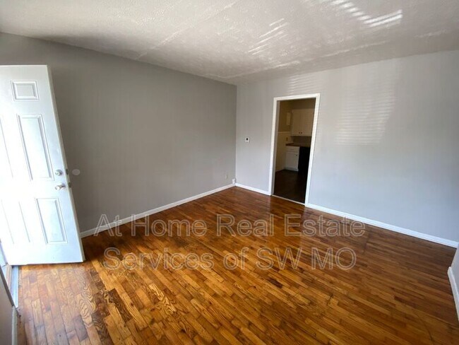 Foto del edificio - 863 S Crutcher Ave