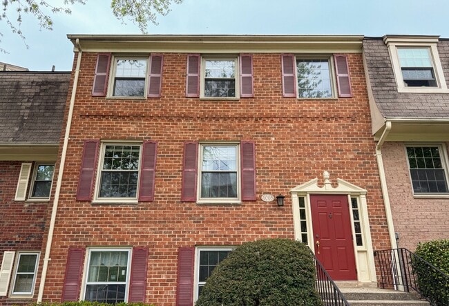 Building Photo - 6008 Westchester Park Dr