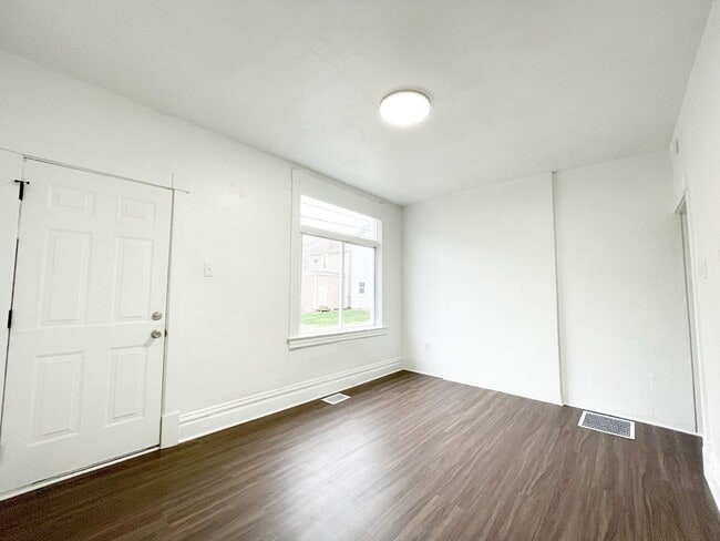 Foto del edificio - 709-711 Industry St