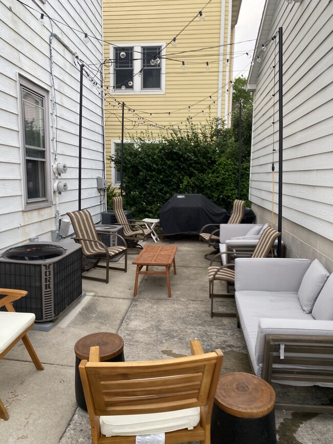 Outdoor Patio - 3262 N Cambridge Ave