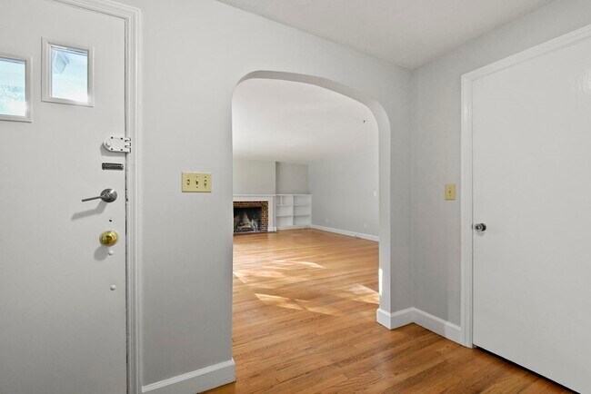 Building Photo - 121 Boylston St