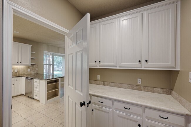 Foto del edificio - 14918 Pollux Dr