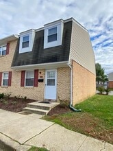 Building Photo - 2 Heritage Ct