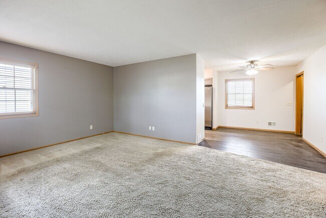 Foto del edificio - 3-Bedroom Brick Ranch with Fenced Yard & F...