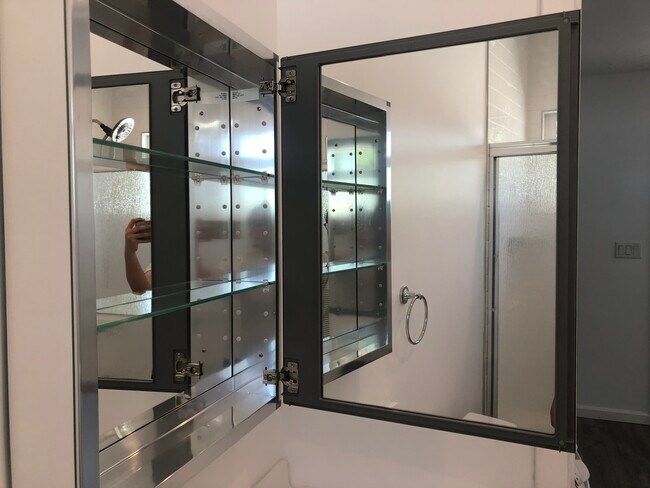 Vanity Mirror - 1480 N Clybourn Ave