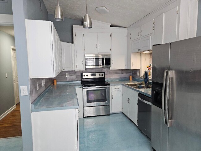 Building Photo - 3159 Bonanza Dr