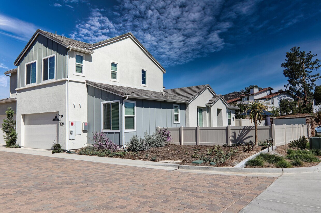 2061 Julie Dawn Pl, Escondido, CA 92026 Townhome Rentals in Escondido