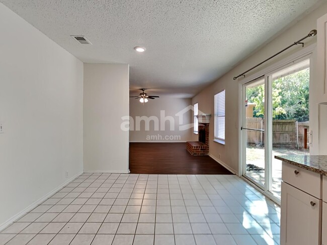 Building Photo - 6218 Everglade Rd