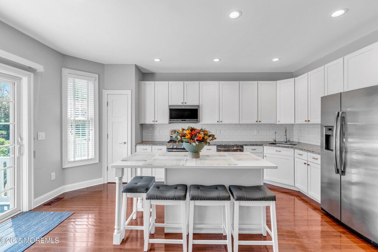 Foto principal - 10 McCormick Ave N