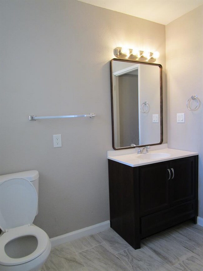 Building Photo - Please contact Vaughn Realty to set up an ...