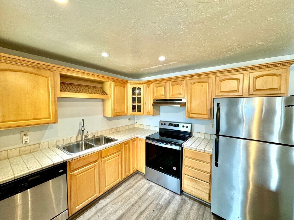 Primary Photo - Great 2B/1BA Condo in Escondido!