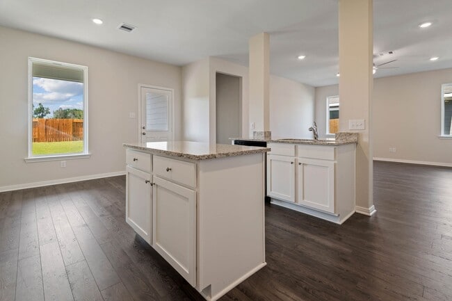 Building Photo - 16457 Blossom Grv Dr