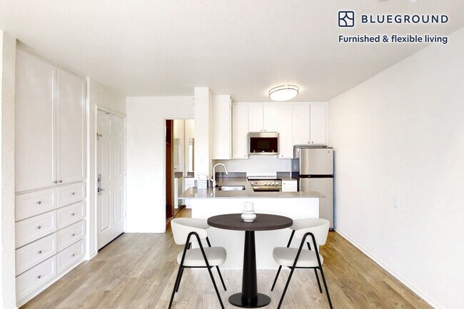 Building Photo - 333 1st St