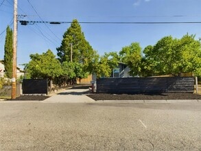 Building Photo - 430 5th St