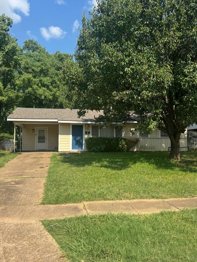 Building Photo - 1504 Leslie St