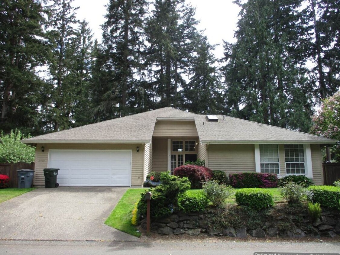 Foto principal - Charming 3-Bedroom Rambler with Spacious B...