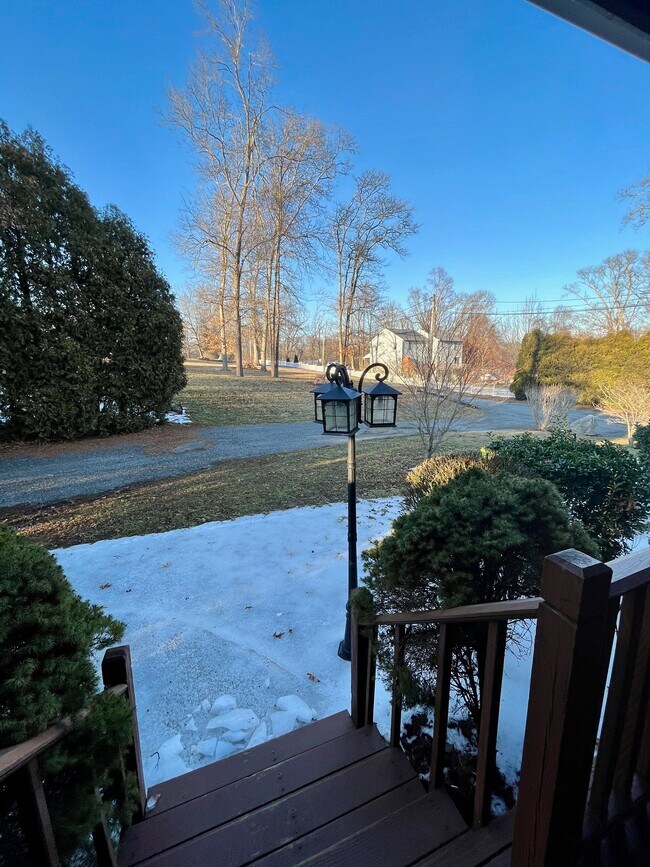 Private driveway - 1591 Bulgarmarsh Rd