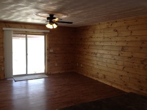 Building Photo - 1095 Lakeshore Dr