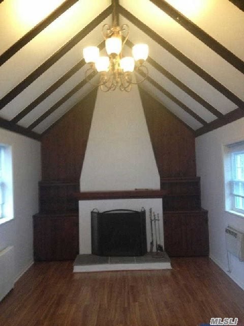 Foto del edificio - 23 Old Westbury Rd