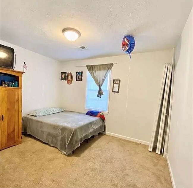 Building Photo - Nice ranch home with fenced in back yard