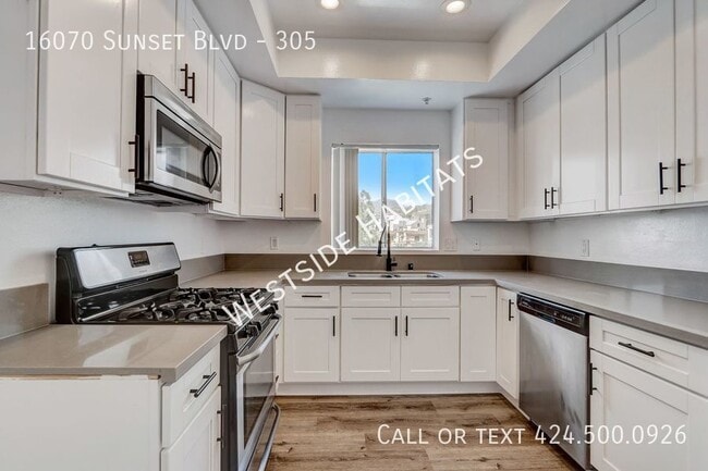 Building Photo - 16070 Sunset Blvd