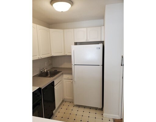 Foto del edificio - 6 Gilson Rd