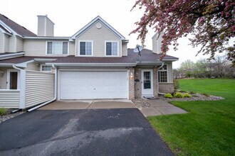 Building Photo - 15353 Greenhaven Ln