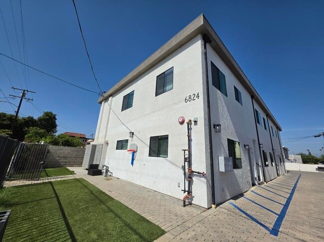 Building Photo - 6824 Ben Ave