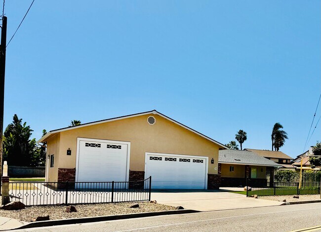 Foto del edificio - 1723 Ivy Rd