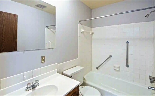 Foto del edificio - 1053 County Rd D E