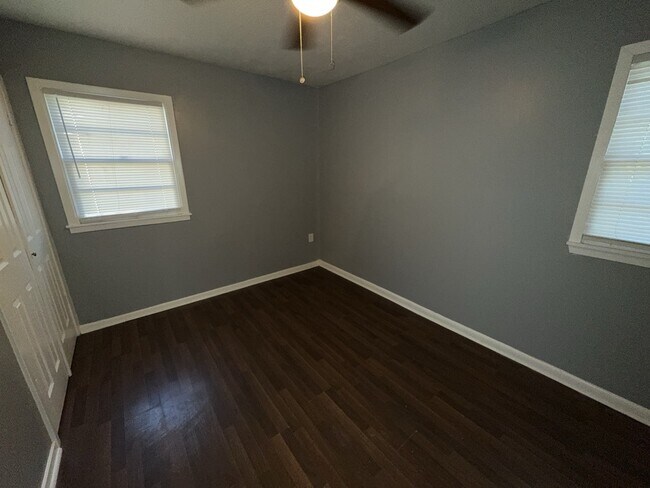 Foto del edificio - 2732 Woodside Dr