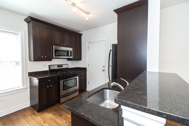 Foto del edificio - 3808 N Sheffield Ave
