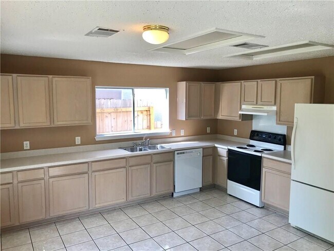 Building Photo - 2516 Stapleford Dr