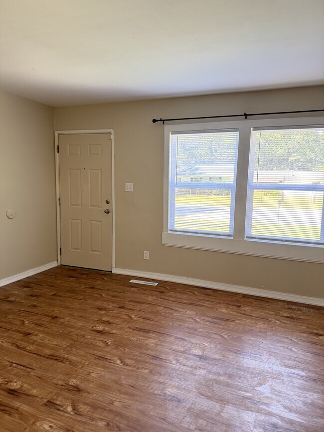 Foto del edificio - 1805 Southwood Dr