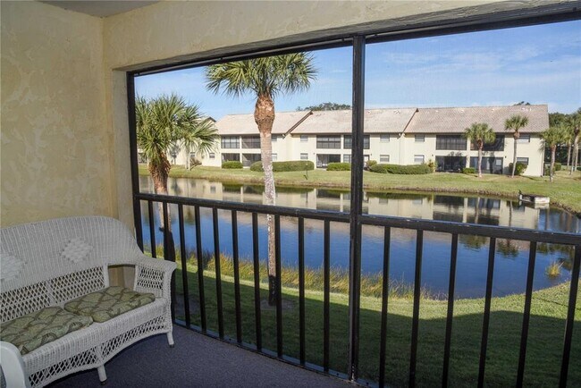 Foto del edificio - 335 3 Lakes Ln